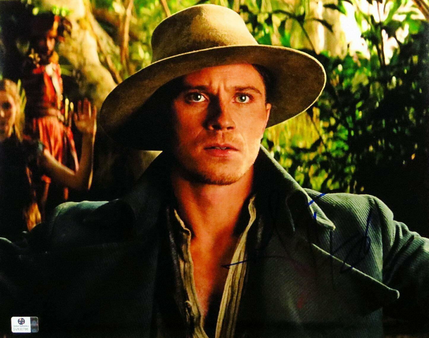 Garrett Hedlund Signed Autographed 11X14 Photo Poster painting Pan as Hook w/Hat GV830786