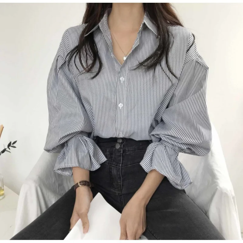 Ueong Chic New Spring And Autumn Niche Design Sense Pinstripe Loose Shirt Female Contracted Inside A Long-Sleeved Jacket Tide