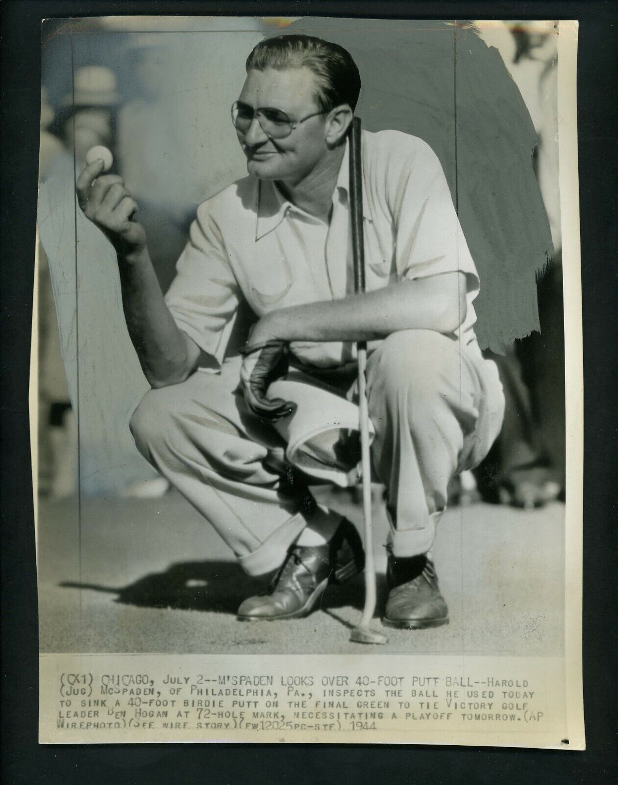 Jug McSpaden 40 foot putt ties Hogan 1944 Chicago Victory Golf Open Press Photo Poster painting