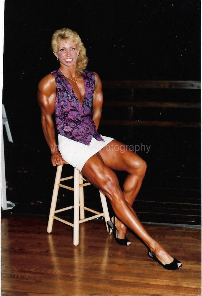 Bodybuilder FOUND Photo Poster painting Color MUSCLE WOMAN Original GIRL EN 22 41 O