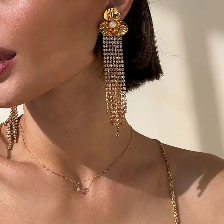 Flower-shaped Luxe Rhinestone Tassel Earrings