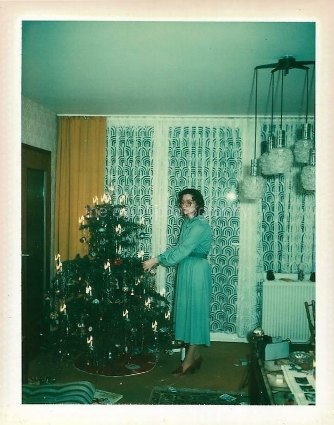 FOUND Photo Poster paintingGRAPH Color CHRISTMAS LADY Original WOMAN TREE Vintage JD 19 44 Q