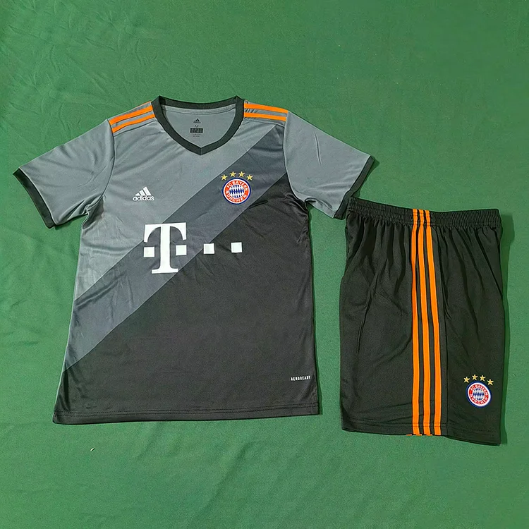 2016/17 Bayern Munich Away Retro Adult Set