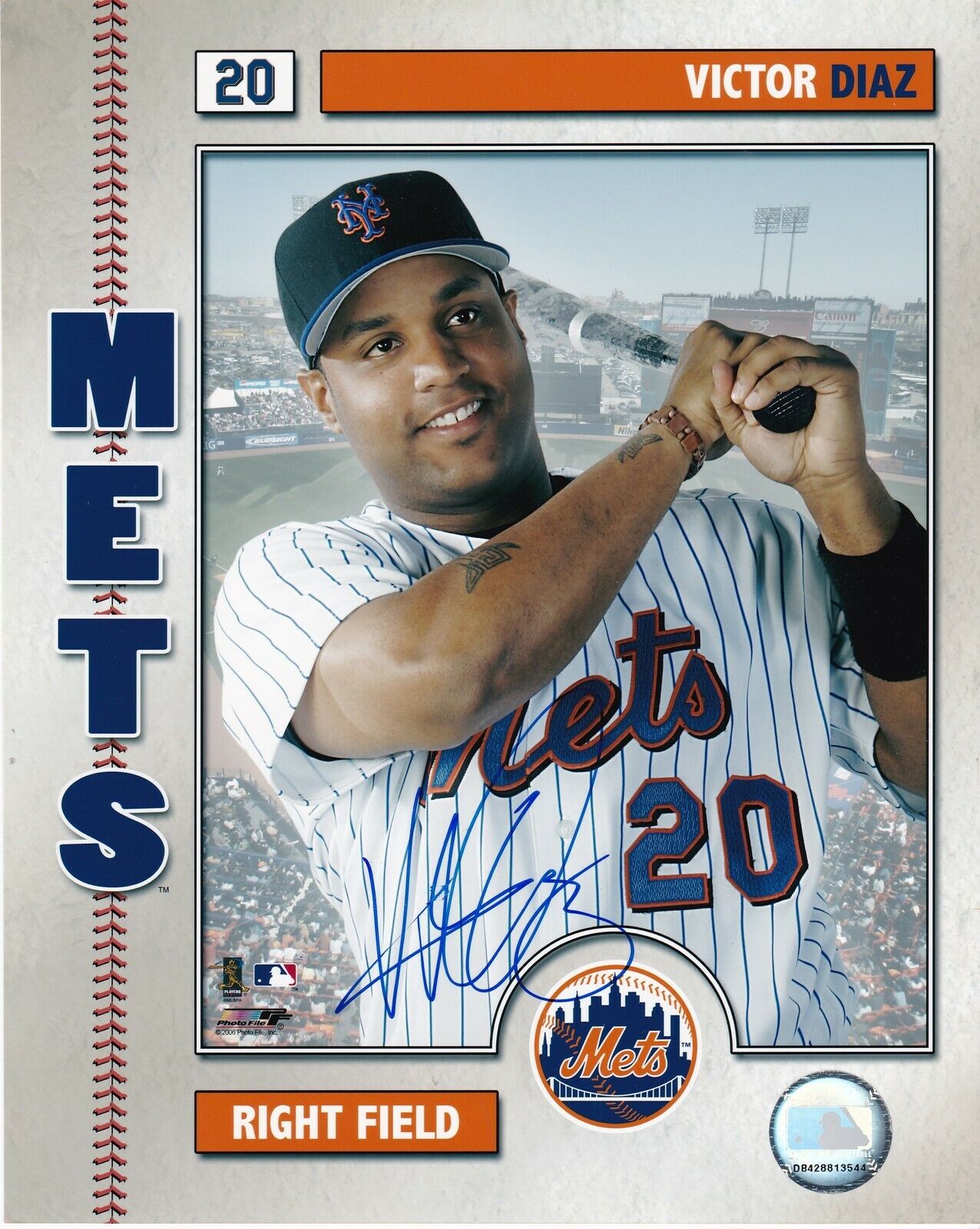 VICTOR DIAZ NEW YORK METS ACTION SIGNED 8x10