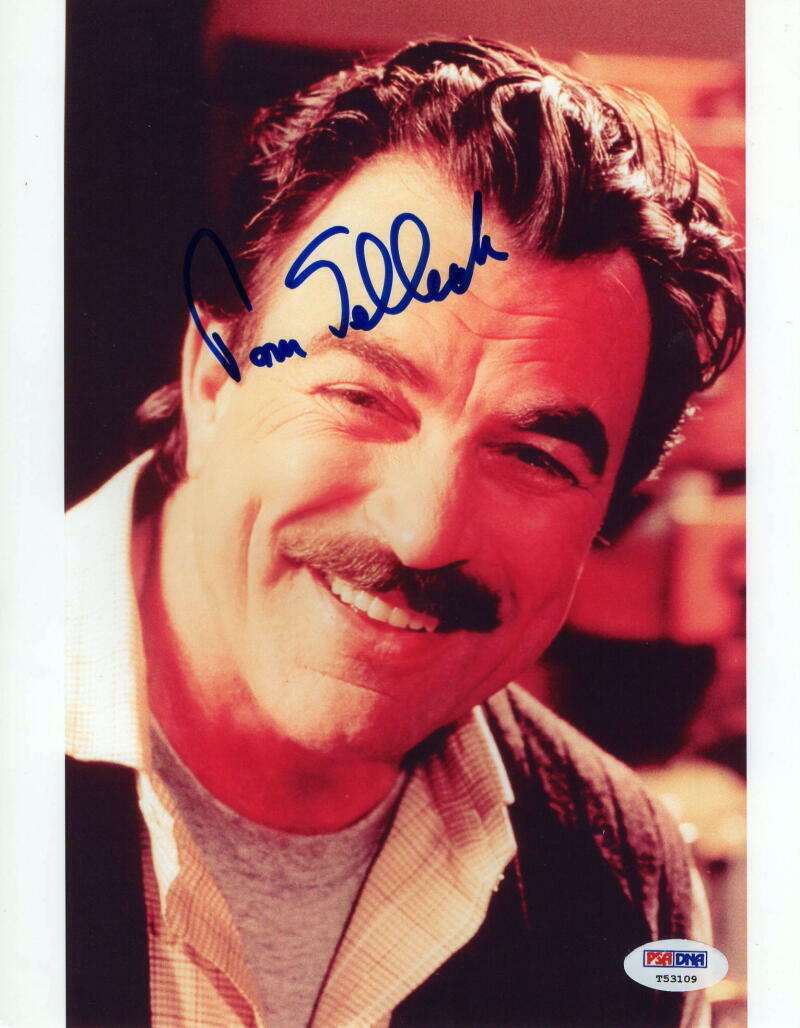 TOM SELLECK SIGNED AUTOGRAPH 8x10 Photo Poster painting - MAGNUM, P.I. STUD, BLUE BLOODS PSA