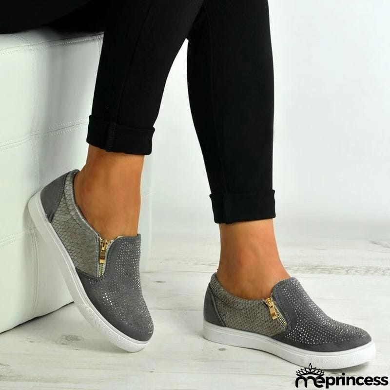 Super Cute Crystal Decorated Shining Flat Shoes For Women