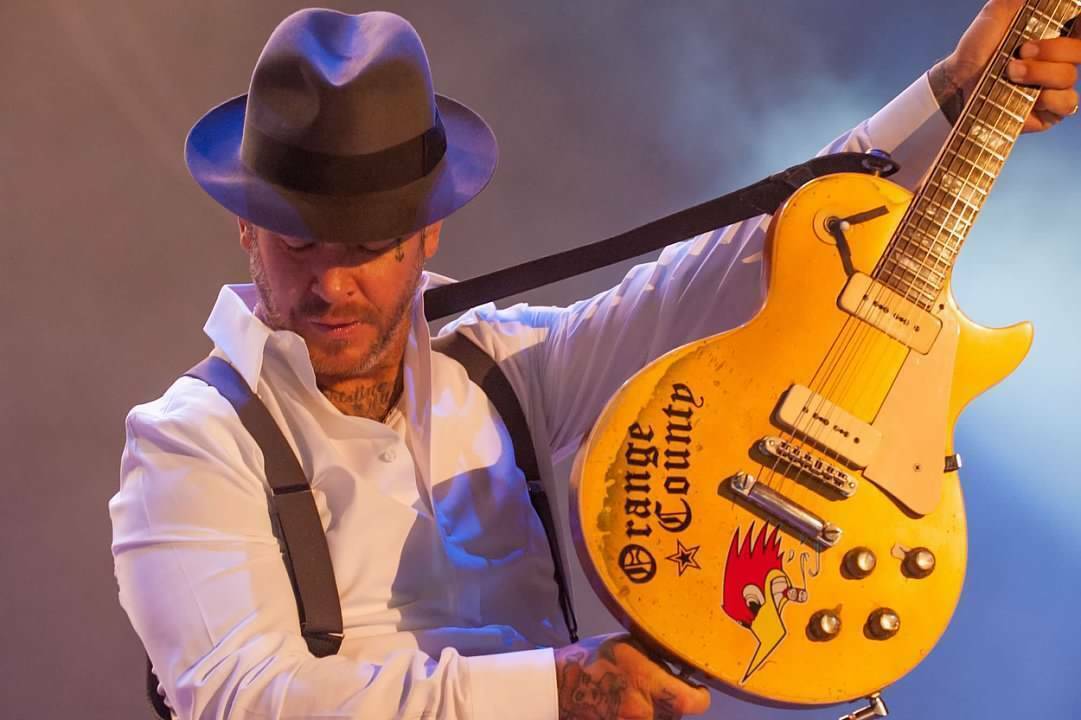 SOCIAL DISTORTION - MIKE NESS - very cool 8x10! Photo Poster painting!