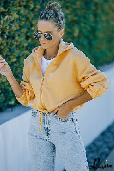 Fashionable and Minimalist Jacket