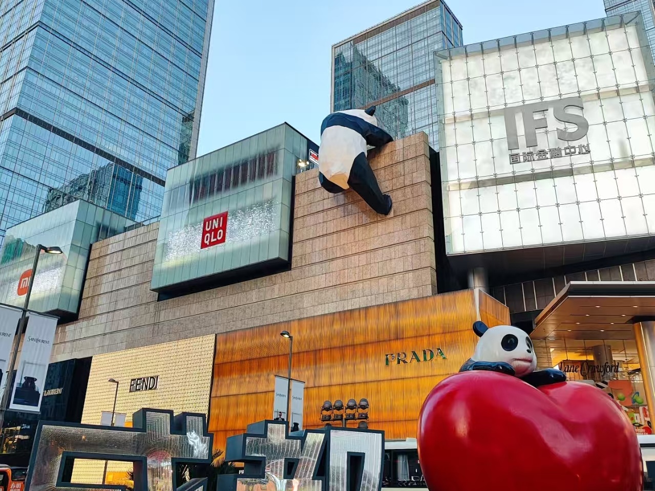 Chengdu 1 Day Layover Tour: Panda Base & Chunxi Road & Taikoo Li & People&rsquo;s Park & Wuhou Shrine & Jinli Ancient Street & Jiuyanqiao & Airport transfer