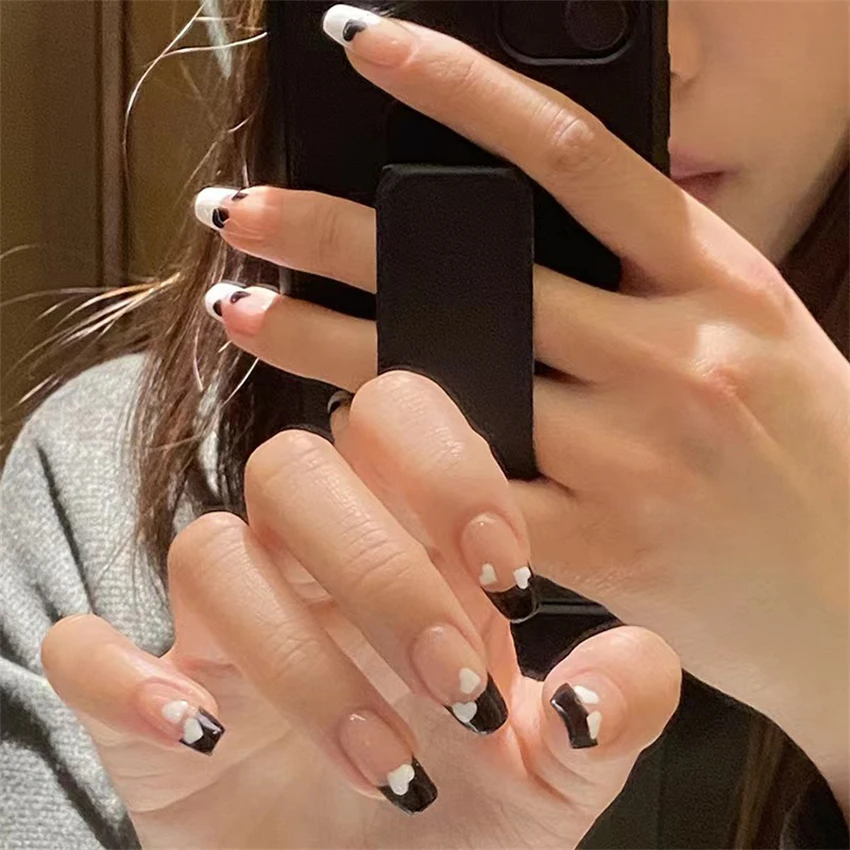 Qinice 24Pcs/Set Milkshake Diamond Lattice Wearing False Nails Tips Fall Winter Adhesive Fake Nails Removable French Press on Nail Art