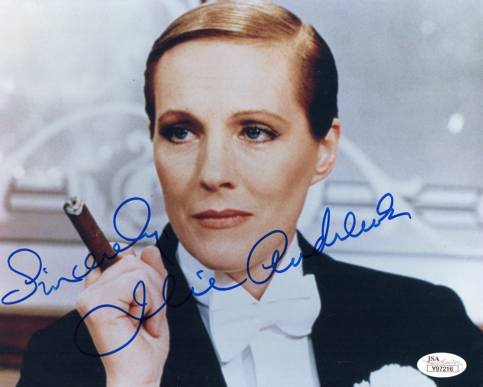 Julie Andrews hand SIGNED 8x10 Photo Poster painting JSA LOA Victor Victoria The Sound of Music