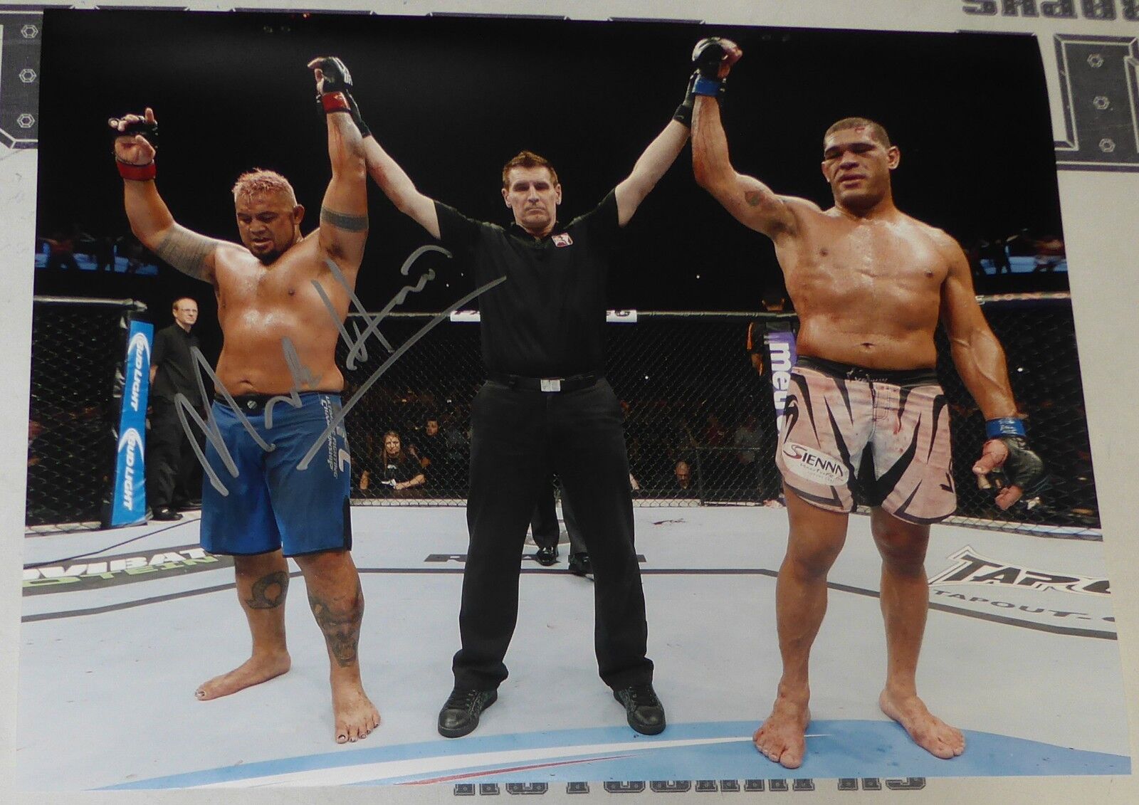 Mark Hunt Signed 16x20 Photo Poster painting UFC Fight Night 33 Bigfoot Silva Picture Auto'd 200