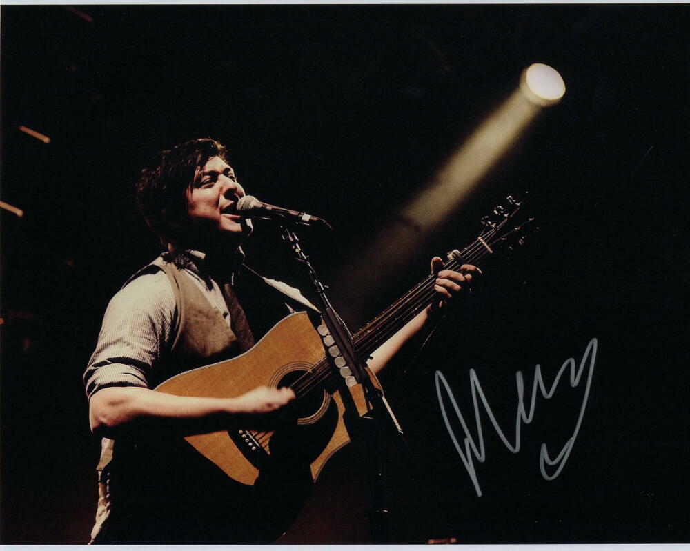 MARCUS MUMFORD SIGNED AUTOGRAPH 8x10 Photo Poster painting - & SONS, WILDER MIND, BABEL, GUITAR