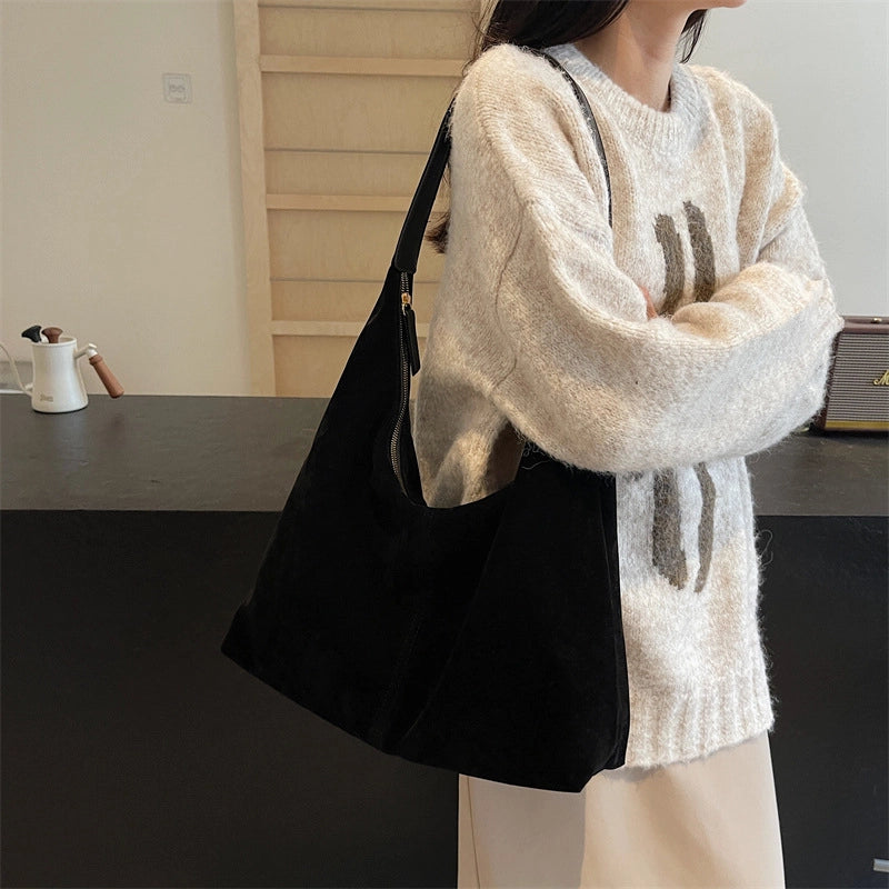 Women's Medium Flannel Solid Color Streetwear Sewing Thread Pillow Shape Zipper Underarm Bag