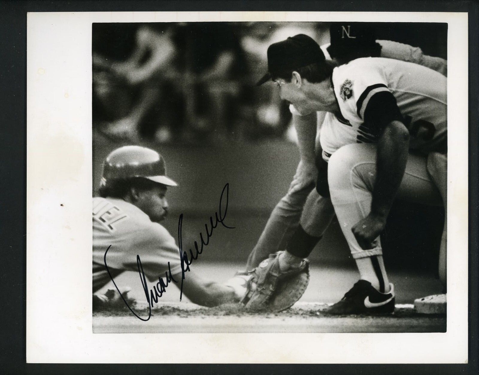 Juan Samuel action Signed Autographed 8x10 Original Photo Poster painting Philadelphia Phillies