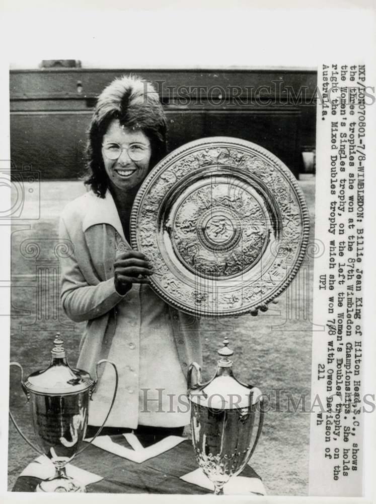 Press Photo Poster painting Billie Jean King with trophies won at 87th Wimbledon Championship