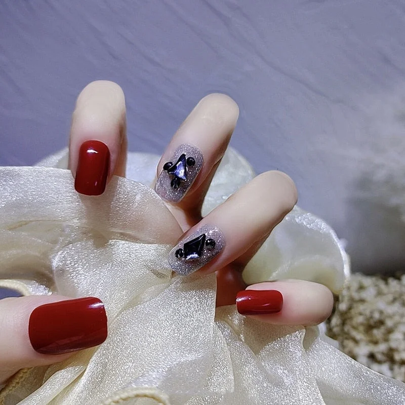 24pcs/set Red Color Short Size Fake Nails Women Fashion Glitter Patch Nail Art Tools Bride Wedding Party Nail Tips With Glue-Nail Inspo