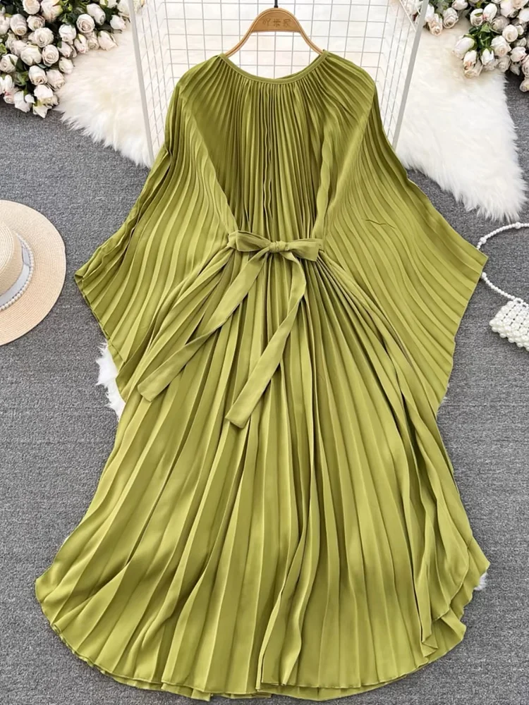 Elegant Round Neck Green Batwing Sleeve Lace-up Pleated Dress