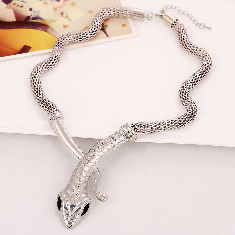Personality snake-shaped clavicle chain necklace