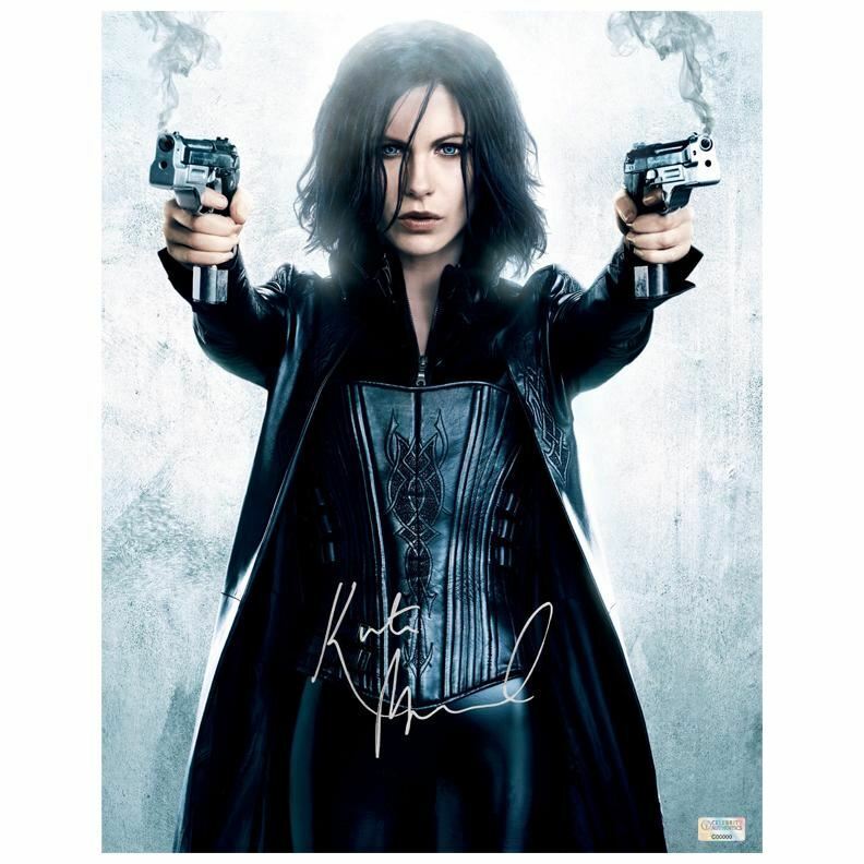 Kate Beckinsale Autographed Underworld Awakening Selene 11×14 Photo Poster painting