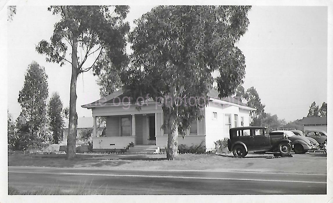 Found ANTIQUE Photo Poster painting bw OUT AT THE PLACE Original Snapshot CLASSIC CARS 112 1 A
