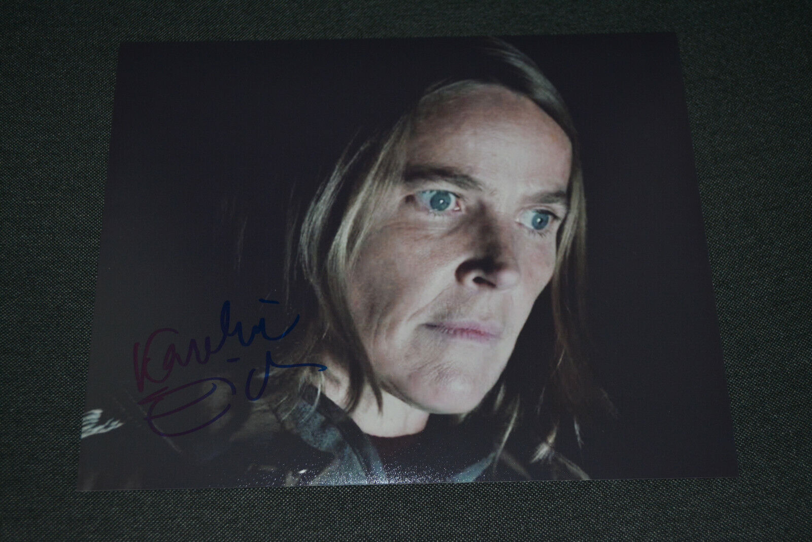 KAROLINE EICHHORN signed autograph In Person 8x10 (20x25cm) NETFLIX DARK