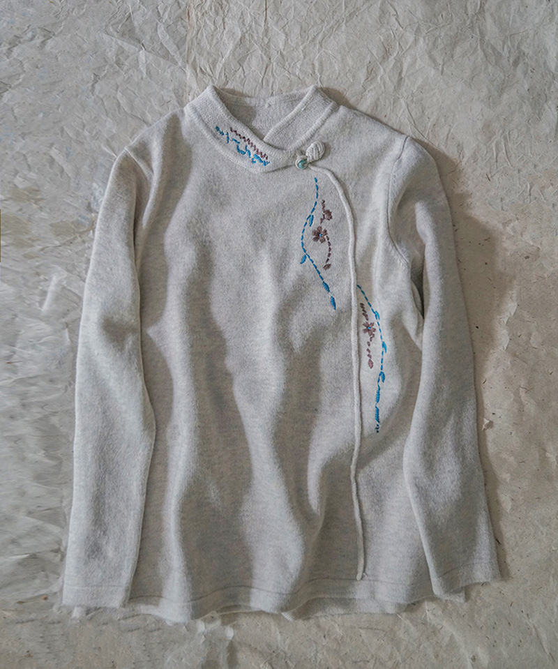 Retro Embroidered Buckle Brushed Sweatshirt