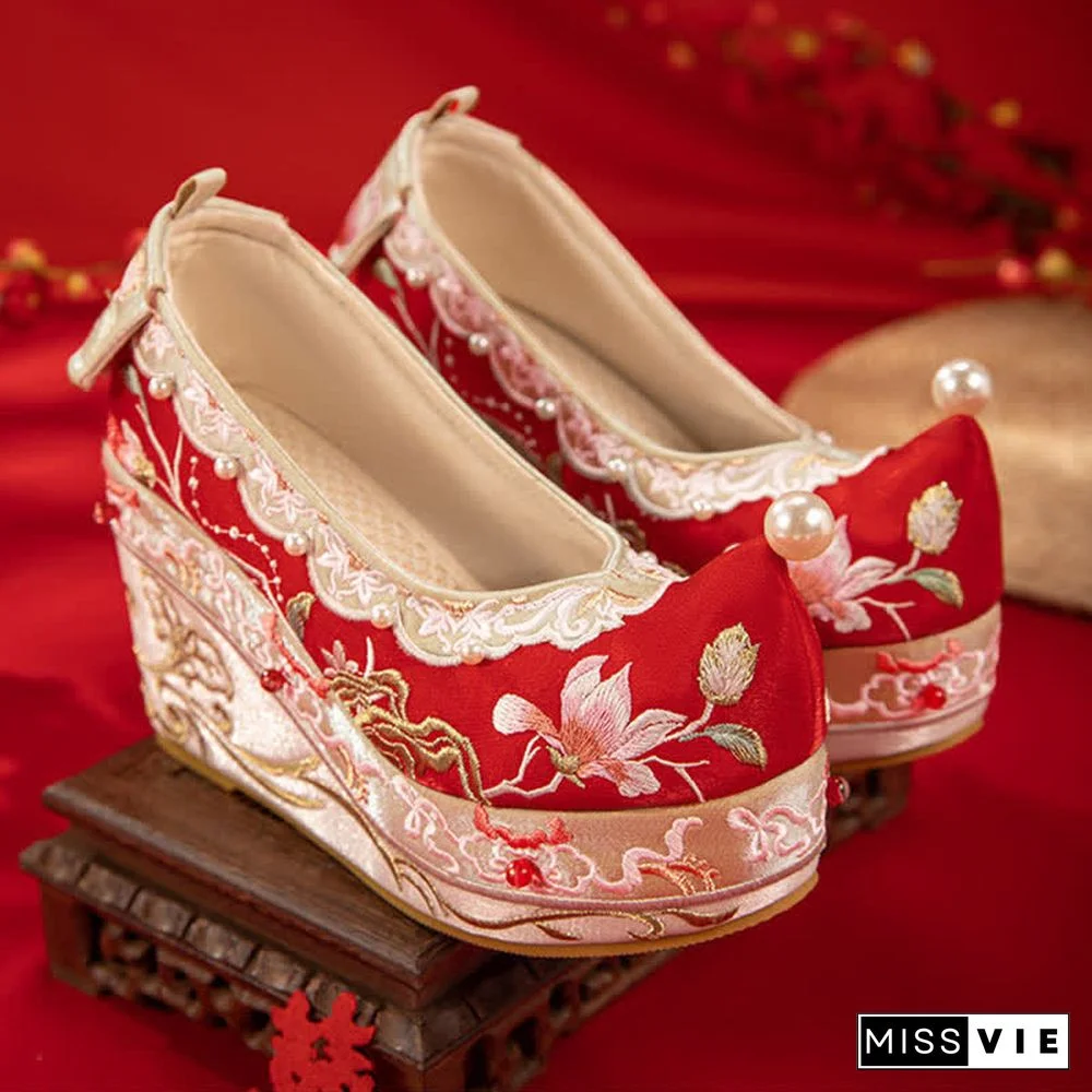Vintage Blossom Embroidery Pointed Toe Pearl Flats Shoes