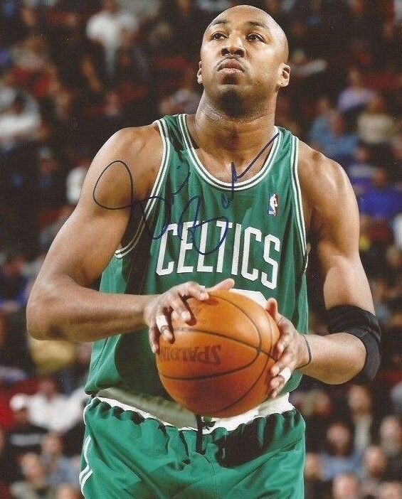 Vin Baker signed Boston Celtics 8x10 Photo Poster painting autographed