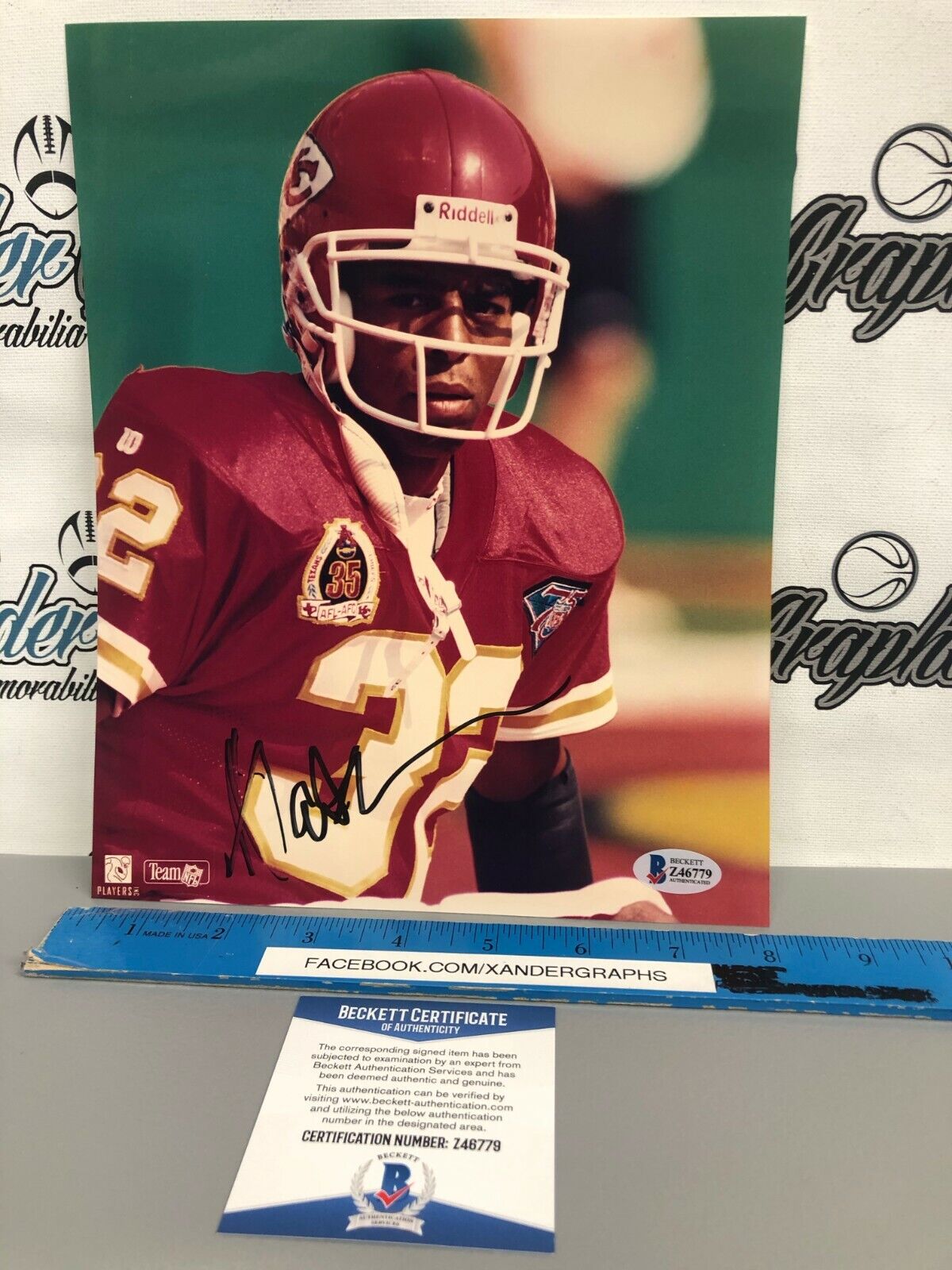 MARCUS ALLEN CHIEFS SIGNED AUTOGRAPHED 8X10 FOOTBALL Photo Poster paintingGRAPH-BECKETT BAS COA