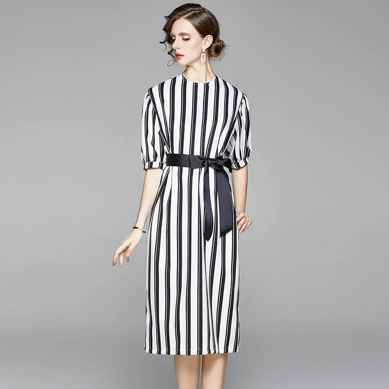 Retro classic black and white striped simple dress
