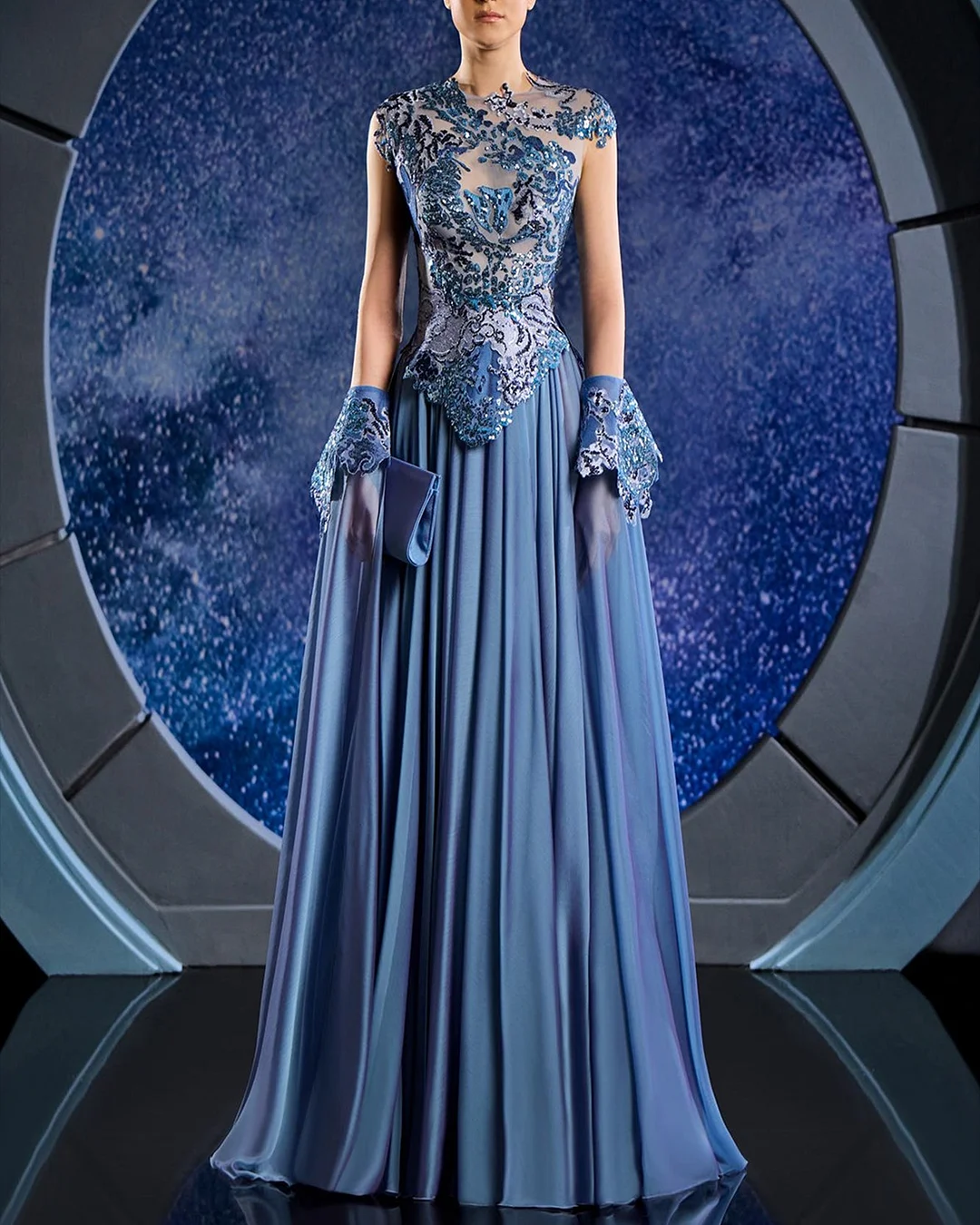 Women's Sleeveless Round Neck Mesh Embroidered Dress