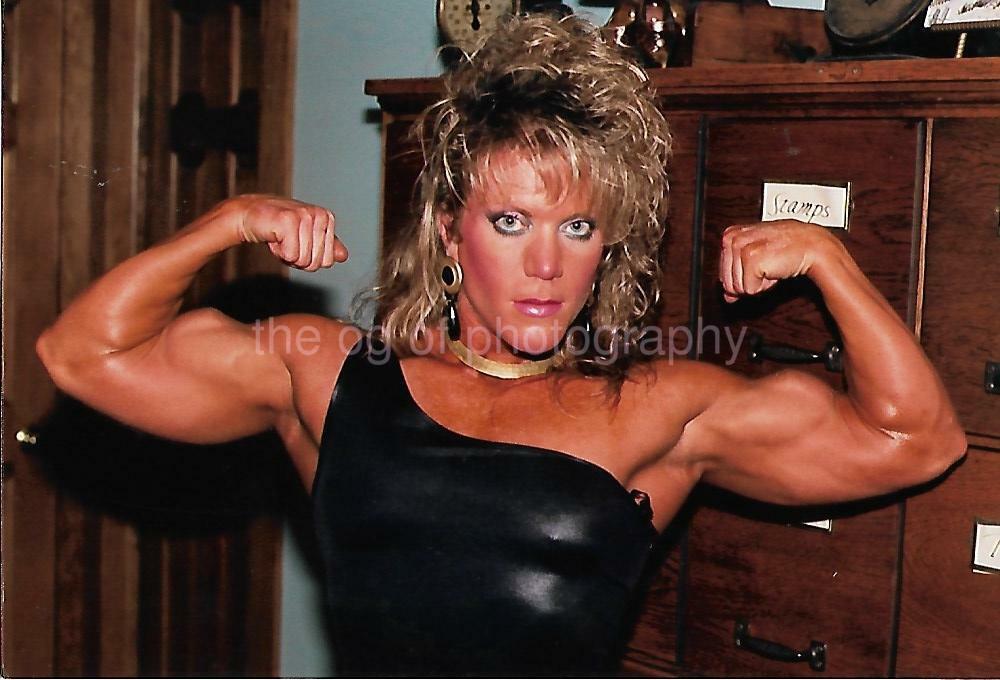 FEMALE BODYBUILDER 80's 90's FOUND Photo Poster painting Color MUSCLE PRETTY WOMAN EN 22 47 X