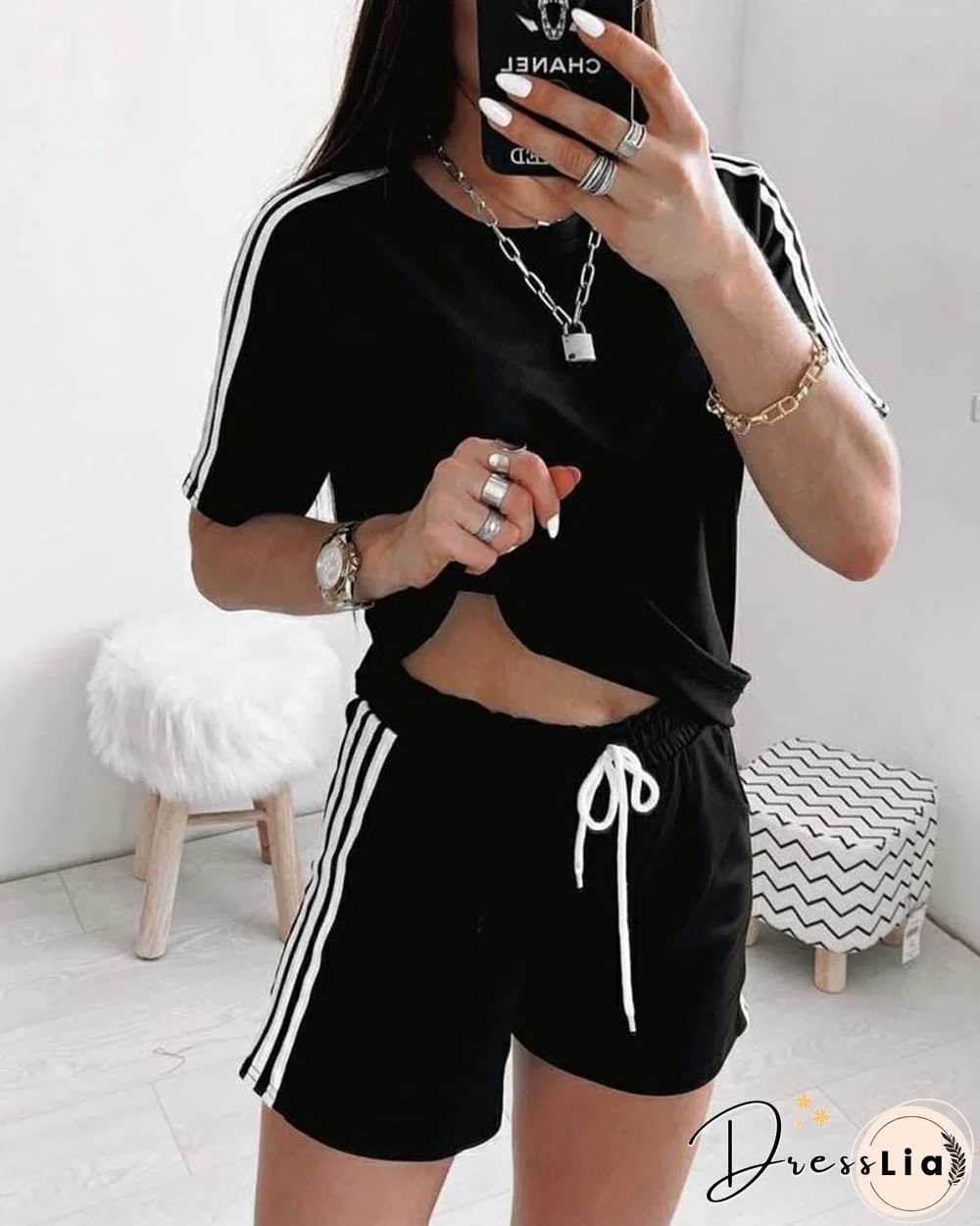 Striped Side Patchwork Short Sleeve Cropped T-shirts With Shorts Suit Sets P15599