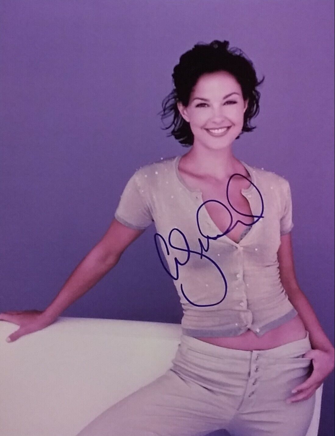 Ashley Judd signed 8x10