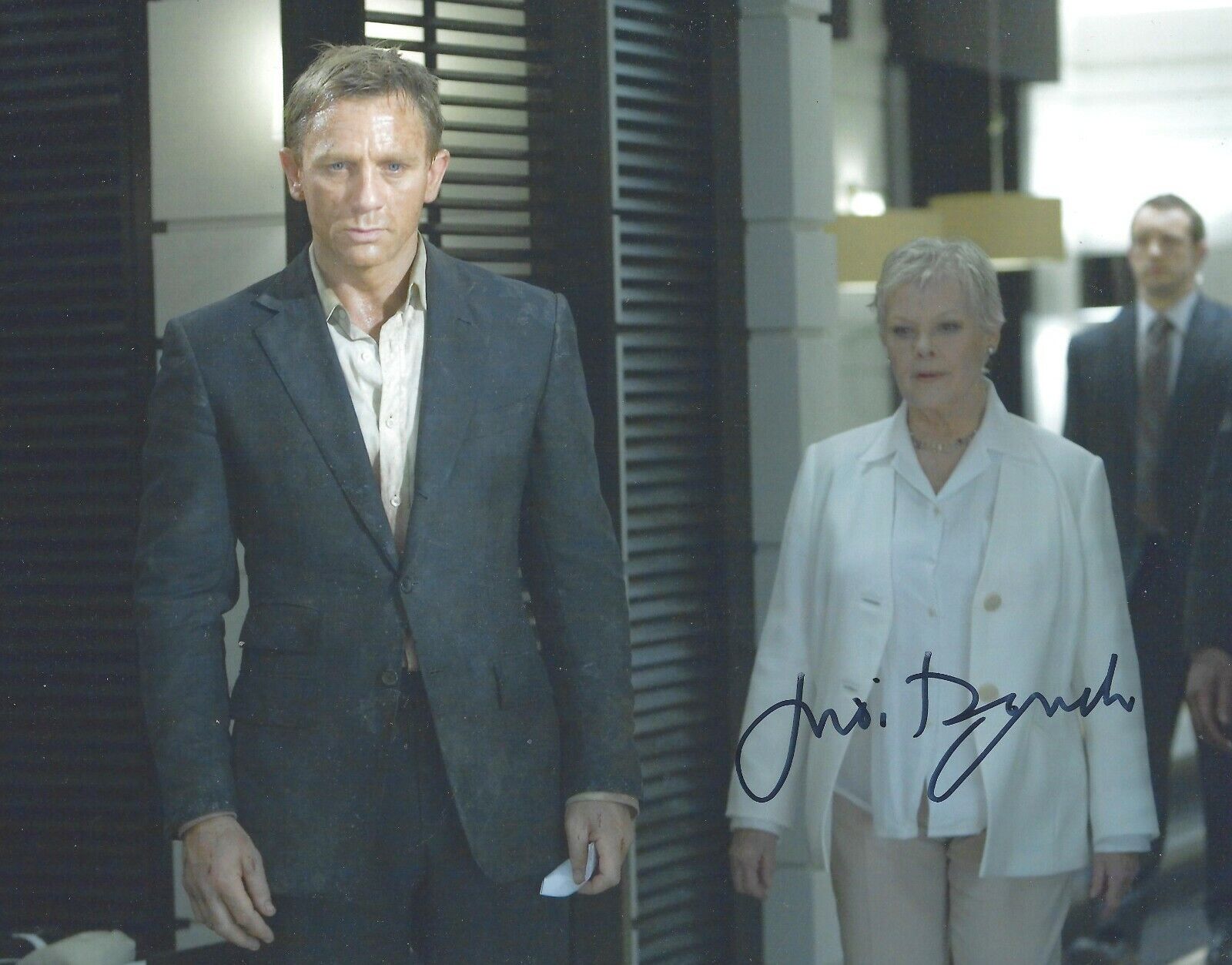 DAME JUDI DENCH SIGNED 8x10 Photo Poster painting 4 UACC & AFTAL AUTOGRAPH - JAMES BOND 007 M