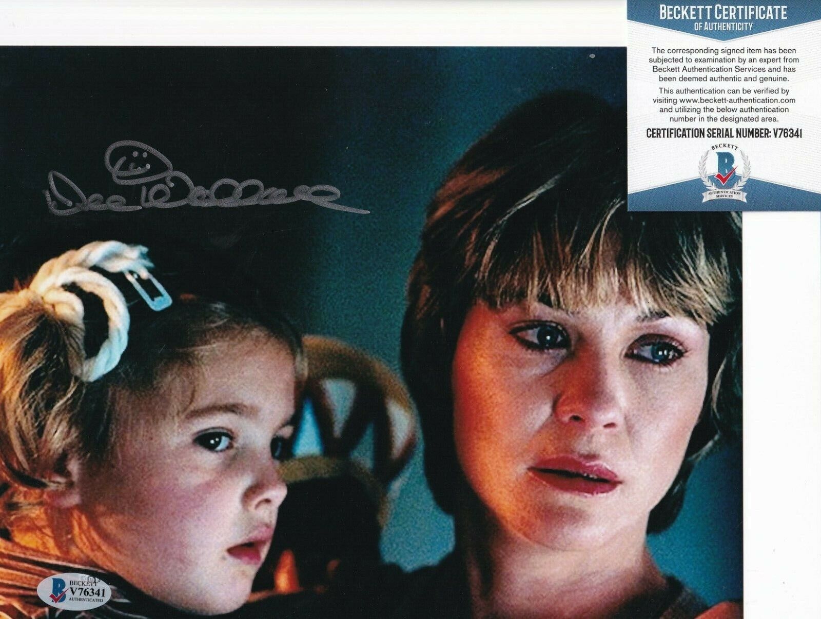 DEE WALLACE signed (E.T THE EXTRA TERRESTRIAL) 8X10 Photo Poster painting BECKETT BAS V76341