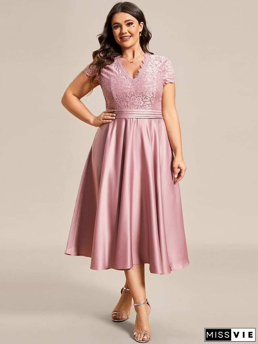 Elegant Plus Size Lace A-line Cocktail Dress with Pockets