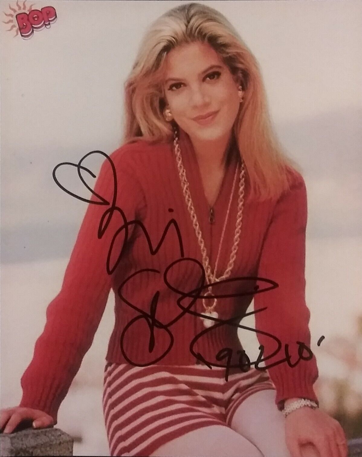 Tori Spelling signed 8x10