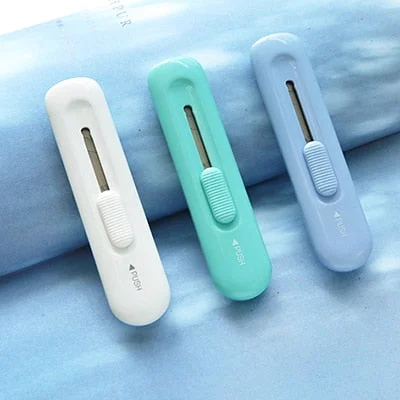 JIANWU 1pc Simple and pure color Rebound type Utility knife mini cute Cutter knife Office Supplies kawaii