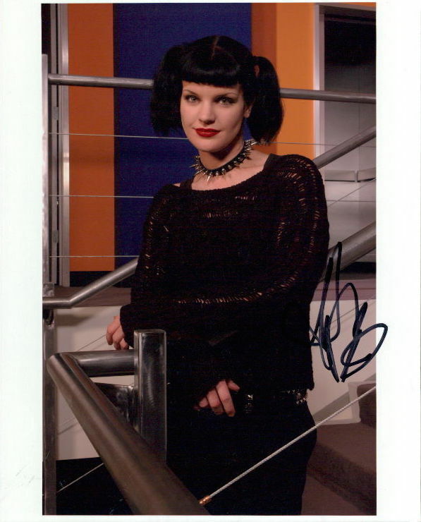 Pauley Perrette (NCIS) signed 8x10 Photo Poster painting In-person