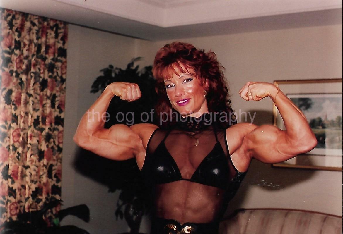 FEMALE BODYBUILDER 80's 90's FOUND Photo Poster painting Color MUSCLE GIRL Original EN 112 29 M