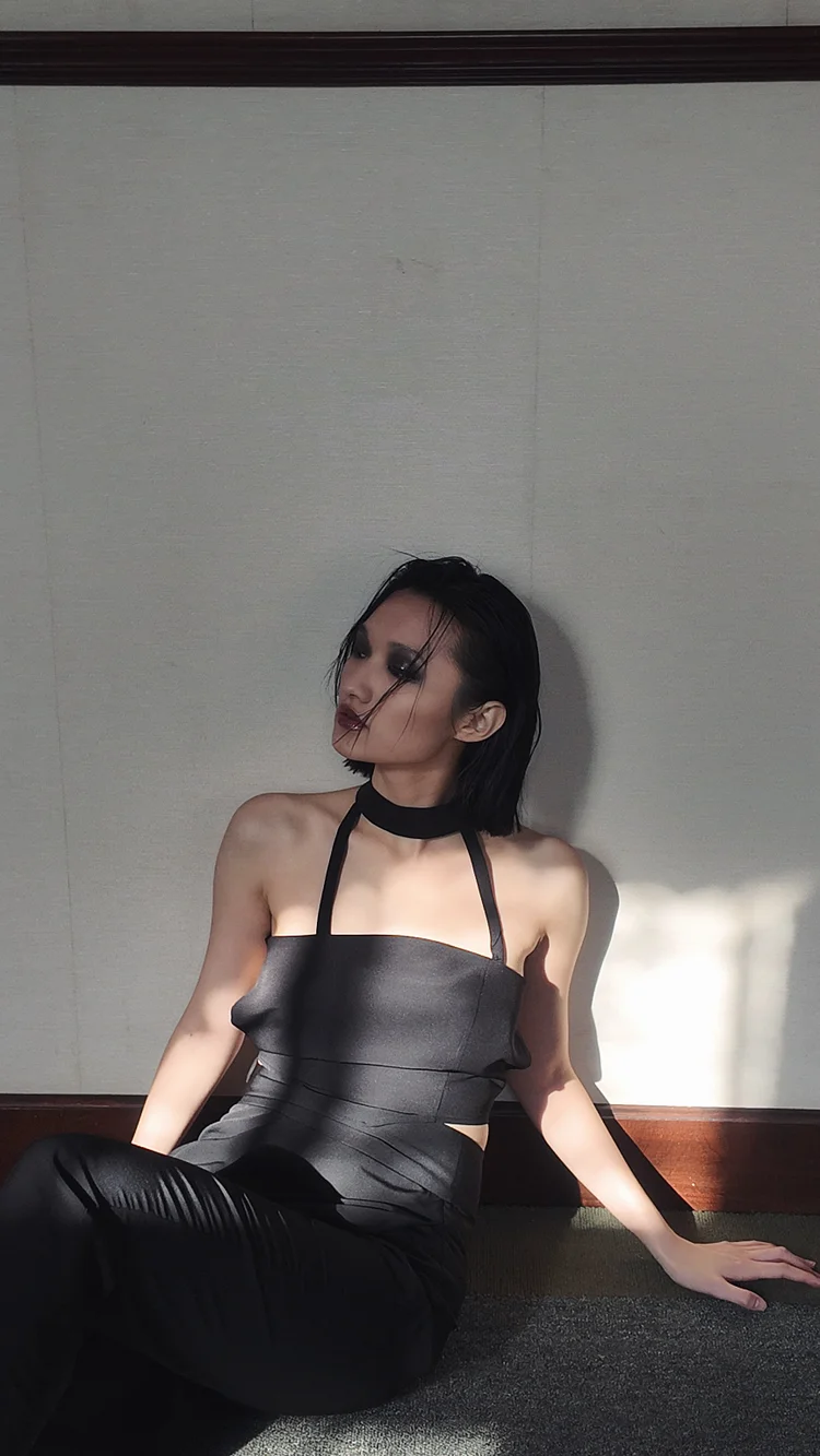 JUMA Halter Crop Top  - 4 Recycled Water Bottles - Black