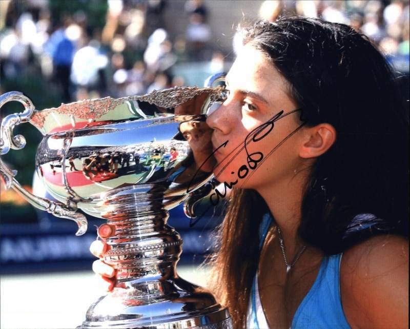 Marion Bartoli signed tennis 8x10 Photo Poster painting W/Certificate Autographed (A0005)