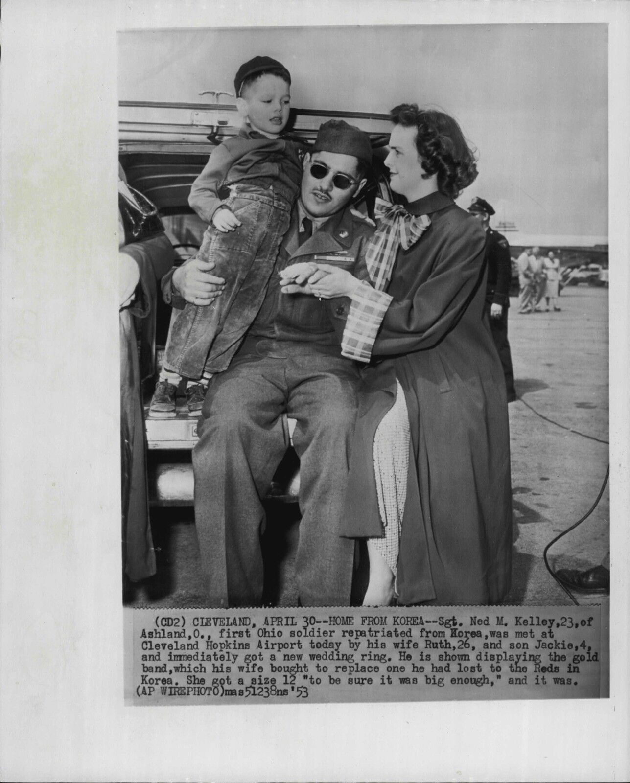 d Prisoner Ned Kelley Greets Family in Cleveland 1953 Korea War Press Photo Poster painting