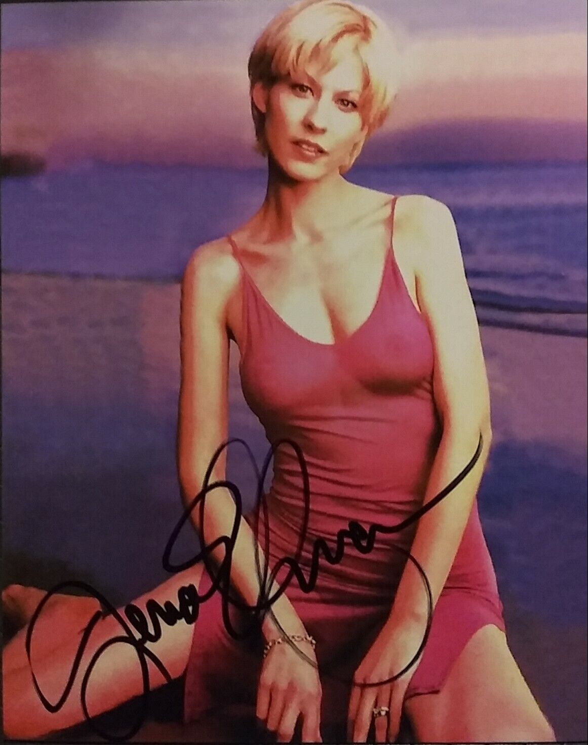 Jenna Elfman signed 8 x 10