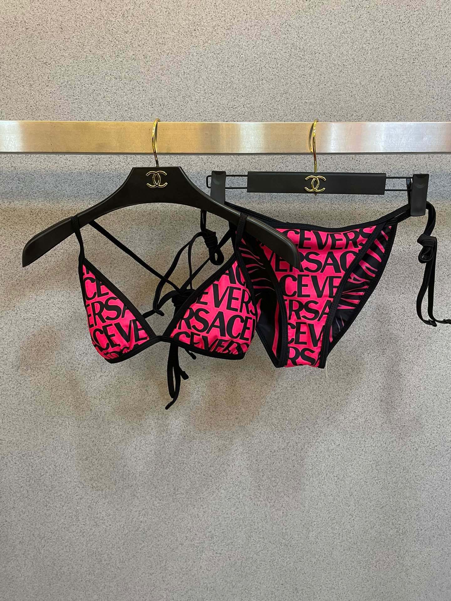 8f334e025f6a560a4d55e9bbc91bbaf9