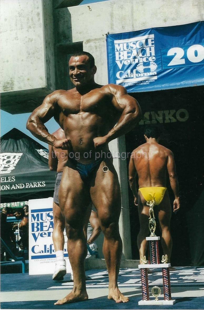 MUSCLE MAN Bodybuilder FOUND Photo Poster painting Color VENICE BEACH CALIFORNIA Original 07 8 P