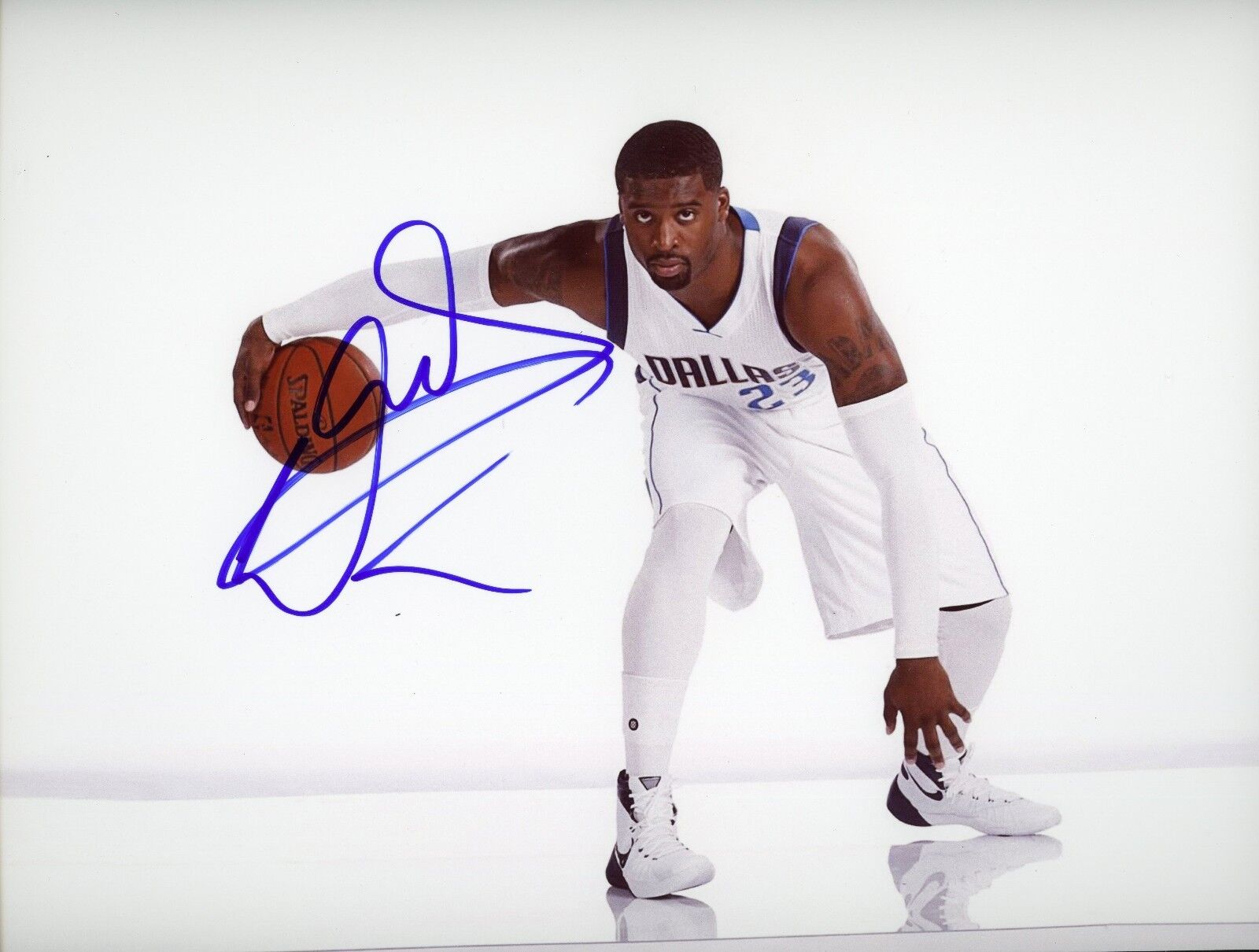 WESLEY MATTHEWS Authentic Signed DALLAS MAVERICKS