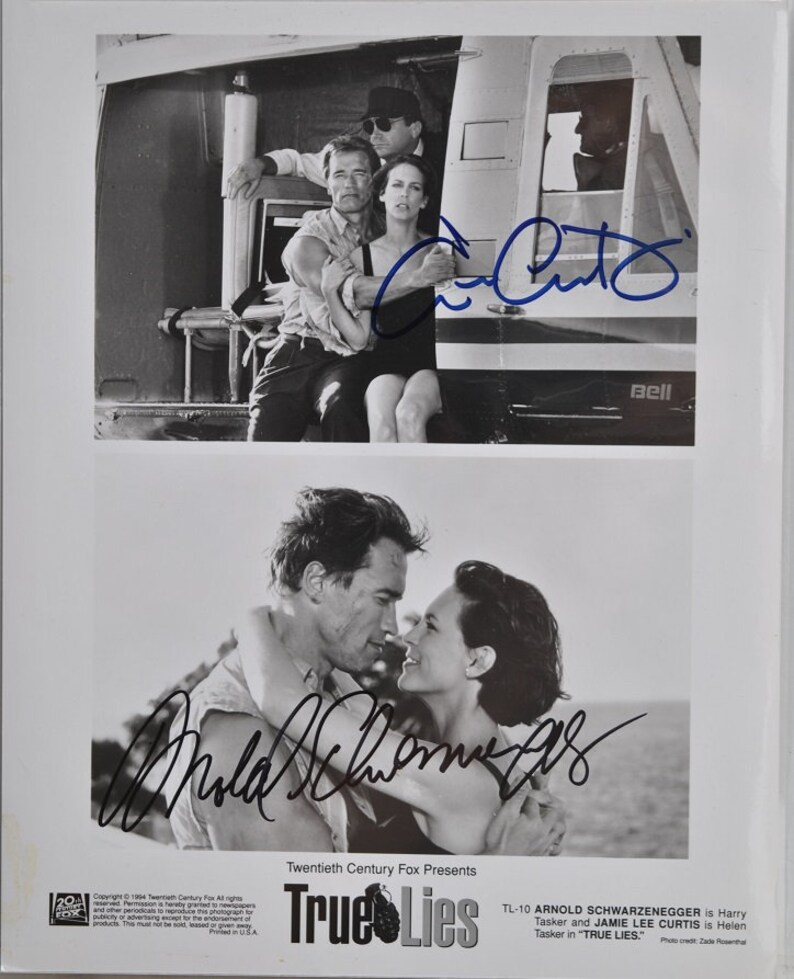 TRUE LIES CAST Signed Photo Poster painting x2 Arnold Schwarzenegger, Jamie Lee Curtis wcoa